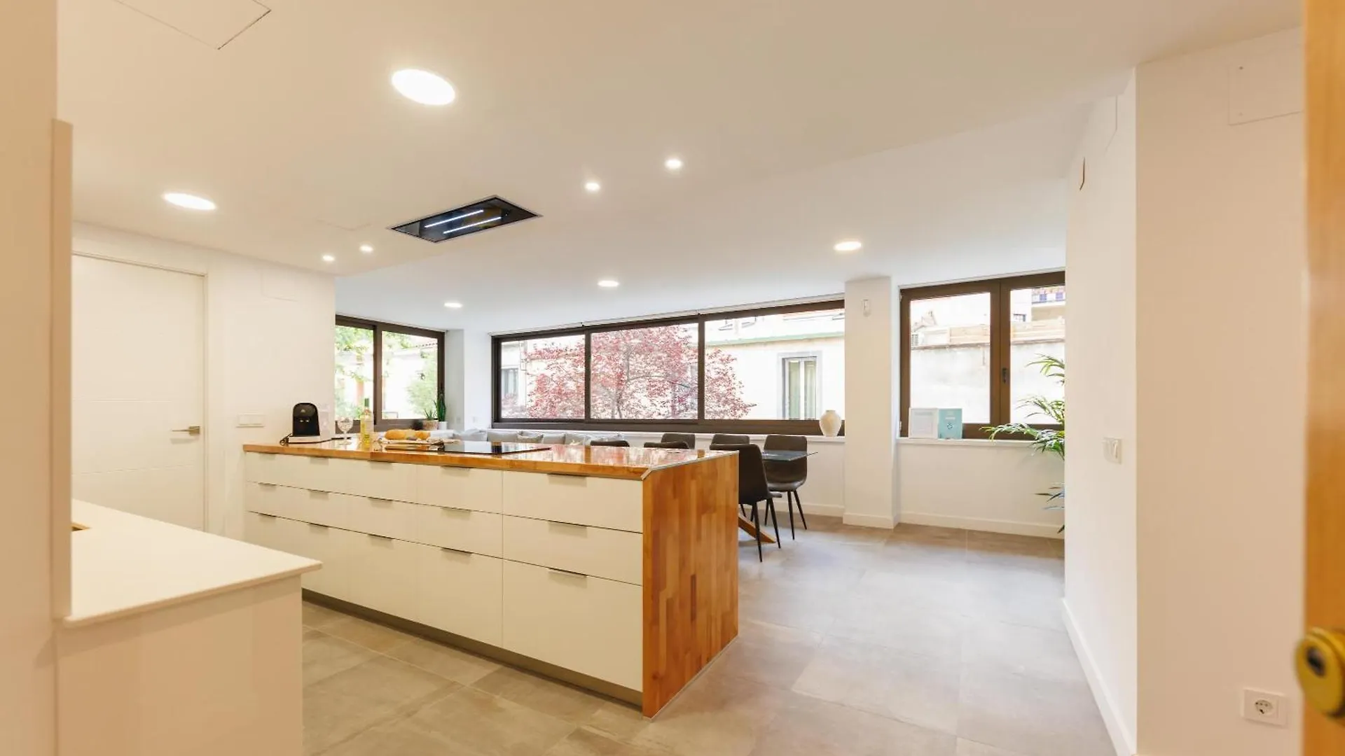 Bravissimo Turbau Entresol B, With 3 Bedrooms Жирона